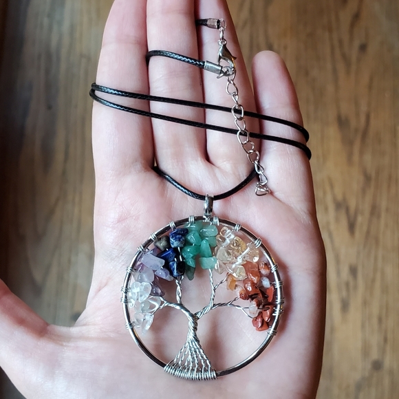 NWOT Rainbow 7 Chakras Tree of Life Necklace - Picture 3 of 4
